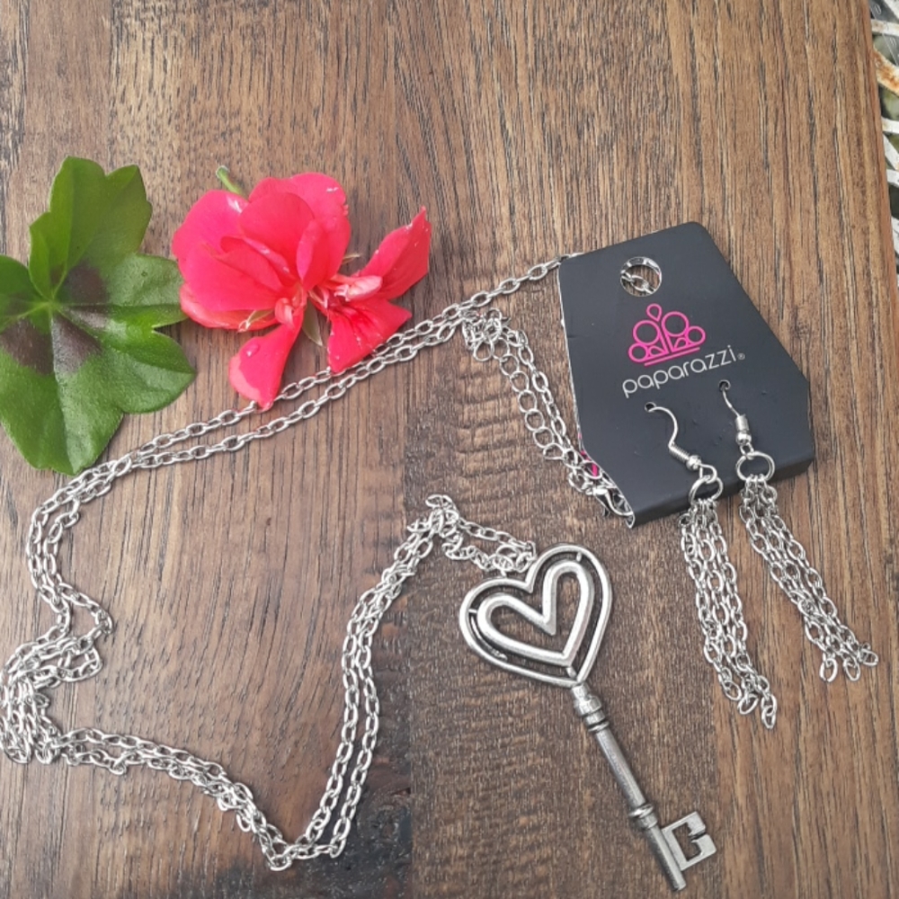 Key to my heart necklace and earrings set